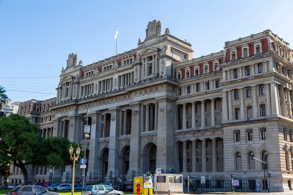 Buenos Aires, Arjantin - 15 Şubat 2017: Buenos Aires 'te hükümet binaları mimarisi