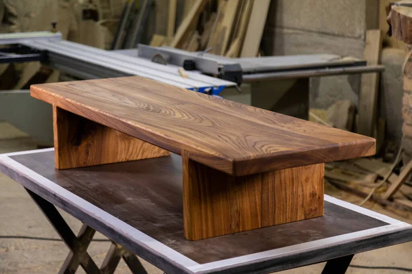 Újonnan Készült Barna Asztal Műhelyben Kézzel Készített Fából Készült Termék — Stock Fotó