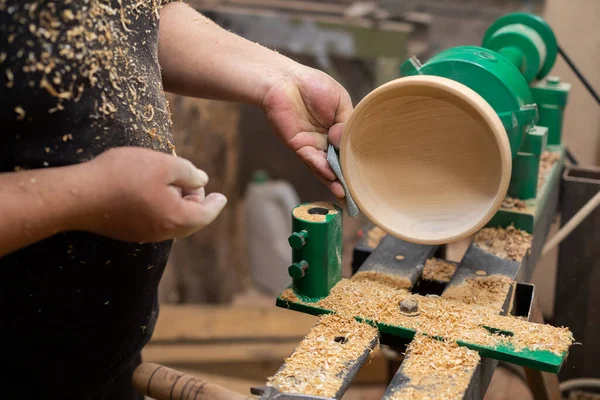 Closeup Person Sanding Wooden Product Using Sandpaper Lathe — Fotografia de Stock