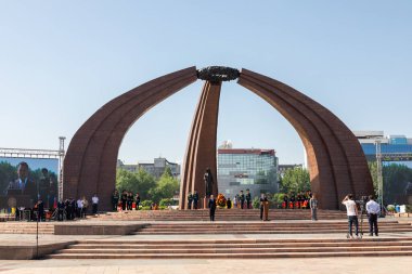 Bişkek, Kırgızistan - 9 Mayıs 2022: Kırgızistan Cumhurbaşkanı Sadyr Japarov Zafer Günü 'nde