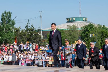 Bişkek, Kırgızistan - 9 Mayıs 2022: Kırgızistan Cumhurbaşkanı Sadyr Japarov Zafer Günü 'nde