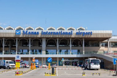 Bishkek, Kırgızistan - 13 Mayıs 2022: Manas Uluslararası Havaalanı çıkışı