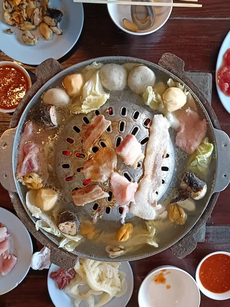 ローストビーフと豚肉のグリル タイ料理 — ストック写真