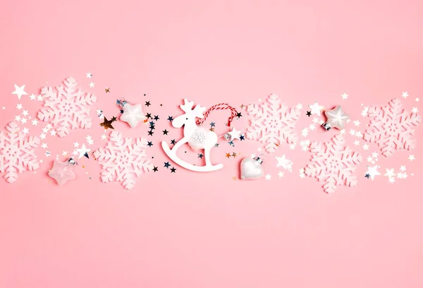 Dorder Festivo Decoraciones Blancas Sobre Fondo Rosa Navidad Año Nuevo —  Fotos de Stock