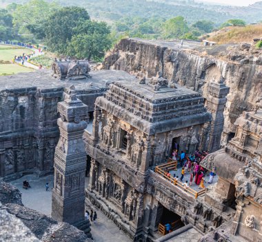Ellora Tapınağı Sütunlarının Kaya Kesimi Heykeli
