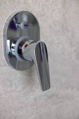 Sıcak ve soğuk su için bir cihaz. Banyo için musluk. Senin güzel dairen. Turnalar eve. Su ve bulaşık için farklı şaşırtıcı iç kutular..