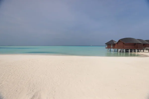 Úžasná pláž na Maledivách. Denní čas Stock Obrázky