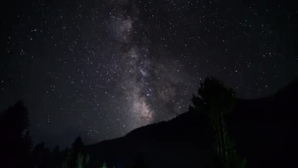 Ядро Галактики Млечный Путь Движется Горами — стоковое видео