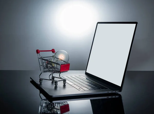 Idea Tuo Negozio Online Con Schermo Portatile Lampadina Nel Carrello — Foto Stock