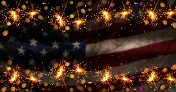 Arka Planda Bulanık Amerika Birleşik Devletleri Bayrağı Olan Parıltılar Kutlama — Stok fotoğraf