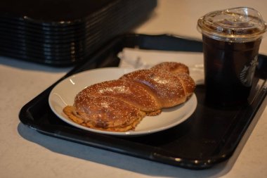 Ekmek ve kahveyle nefis kahvaltı