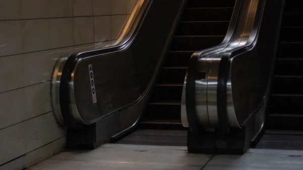 Escaleras Mecánicas Vacías Interior Una Casa Moderna —  Fotos de Stock