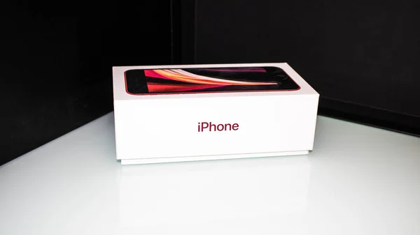 iPhone kutusunun yakın görüntüsü