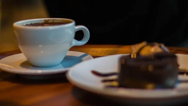 Cangkir Kopi Dan Piring Atas Meja — Stok Foto