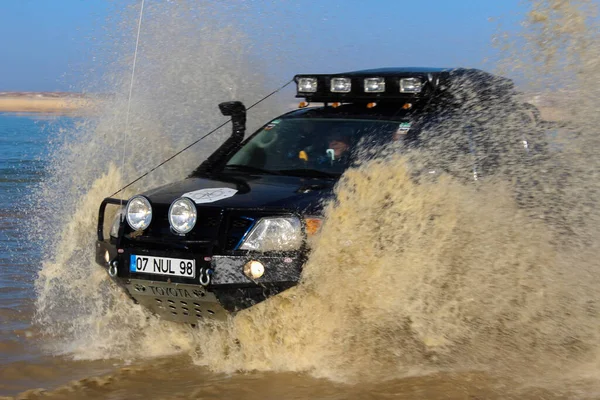 Suv Auto Slunný Den — Stock fotografie