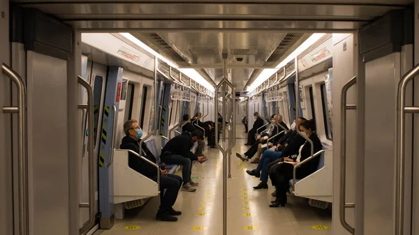 Pessoas Dentro Trem Metrô — Fotografia de Stock