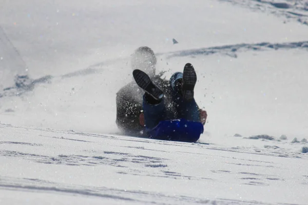 Pessoas Divertindo Tempo Nevado — Fotografia de Stock