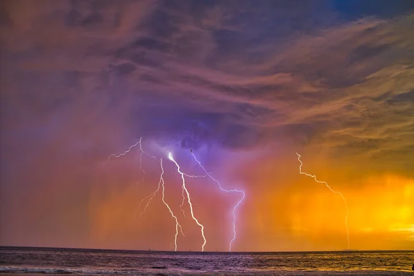 Bliksem Storm Bij Zonsondergang Carpinteria — Stockfoto