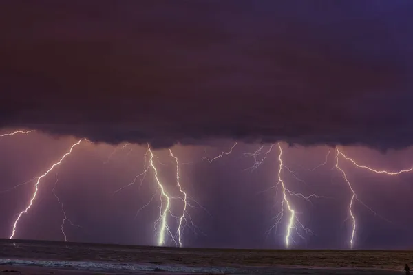 Blixtnedslag Storm Vid Solnedgången Carpinteria — Stockfoto