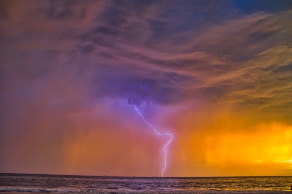 Bliksem Storm Bij Zonsondergang Carpinteria — Stockfoto