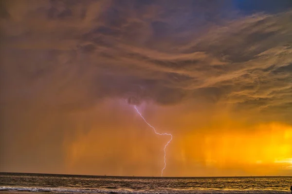 カーペルシアの日没時の雷嵐 — ストック写真