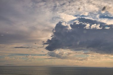 Carpinteria California üzerinde fırtına bulutları