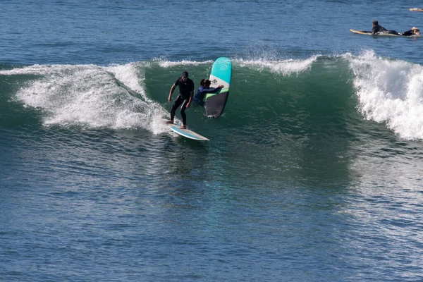 Surfování Swamis San Diegu — Stock fotografie