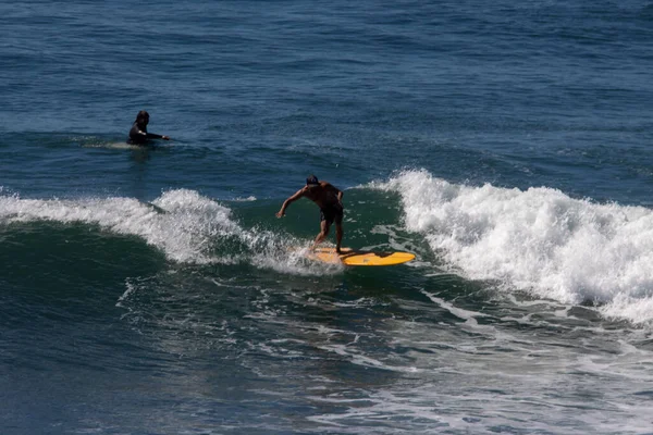 Surfování Swamis San Diegu — Stock fotografie