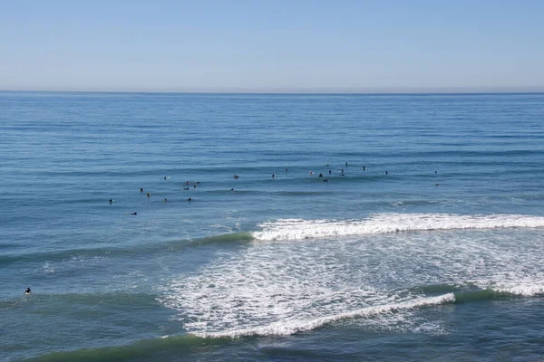 San Diego 'da Swamis' te sörf.
