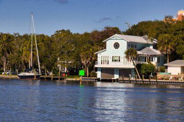 Eau Gallie Florida 'da güneşli bir kış gününün tadını çıkarıyorum.
