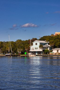 Eau Gallie Florida 'da güneşli bir kış gününün tadını çıkarıyorum.
