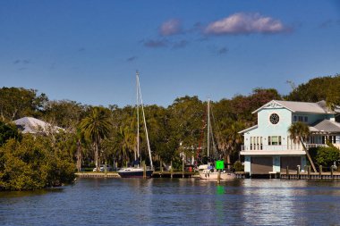 Eau Gallie Florida 'da güneşli bir kış gününün tadını çıkarıyorum.