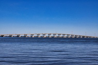 Eau Gallie Florida 'da güneşli bir kış gününün tadını çıkarıyorum.
