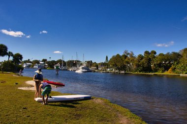 Eau Gallie Florida 'da güneşli bir kış gününün tadını çıkarıyorum.