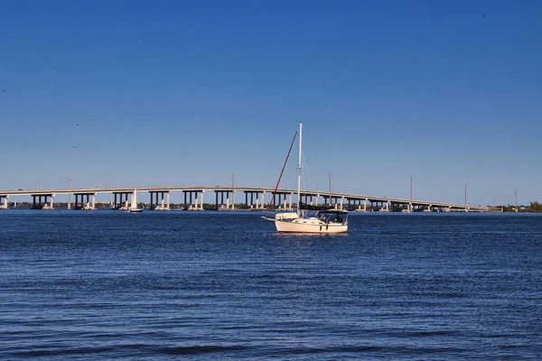 Enjoying Sunny Winter Day Water Eau Gallie Florida — Stock Photo, Image