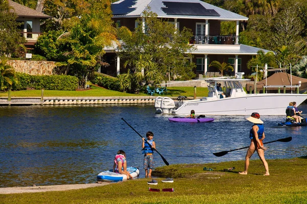 Eau Gallie Florida 'da güneşli bir kış gününün tadını çıkarıyorum.