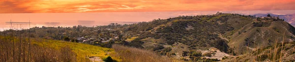 Ηλιοβασίλεμα Στην Ακτή Της Καλιφόρνια Στη Σάντα Μπάρμπαρα — Φωτογραφία Αρχείου