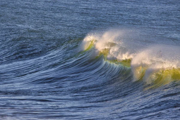 Surfování Staré Pobřežní Dálnici Ventuře Kalifornie — Stock fotografie