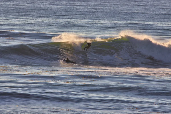 Surfování Staré Pobřežní Dálnici Ventuře Kalifornie — Stock fotografie