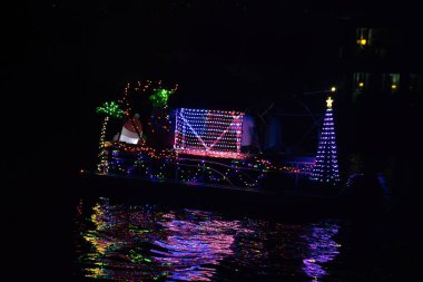 Melbourne Florida 'da Noel teknesi geçidi