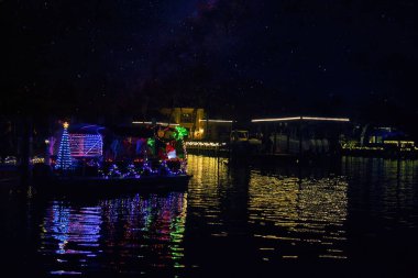 Melbourne Florida 'da Noel teknesi geçidi