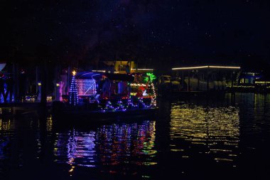 Melbourne Florida 'da Noel teknesi geçidi