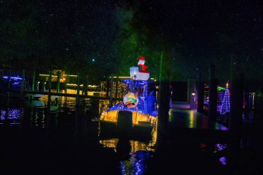 Melbourne Florida 'da Noel teknesi geçidi