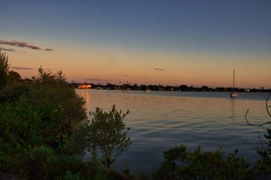 Indialantic Florida 'daki Hint Nehri' nin iç kesimlerine bakıyor.