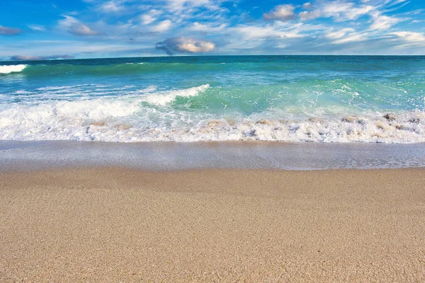 Sebastian Inlet Eyalet Parkı Florida 'daki İspanyol Evi' nde terk edilmiş plajlar.