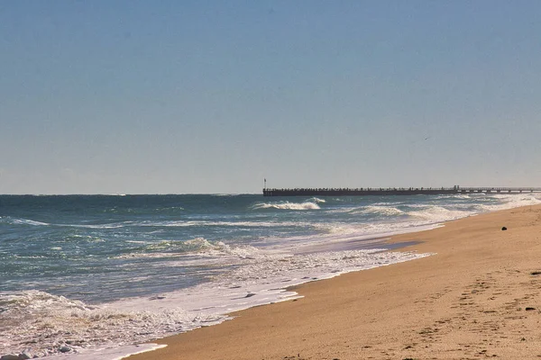 Sebastian Inlet Eyalet Parkı Florida 'daki İspanyol Evi' nde terk edilmiş plajlar.