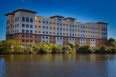 Melbourne 'un eski şehir merkezinden nehir manzarası