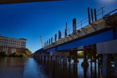 Melbourne 'un eski şehir merkezinden nehir manzarası