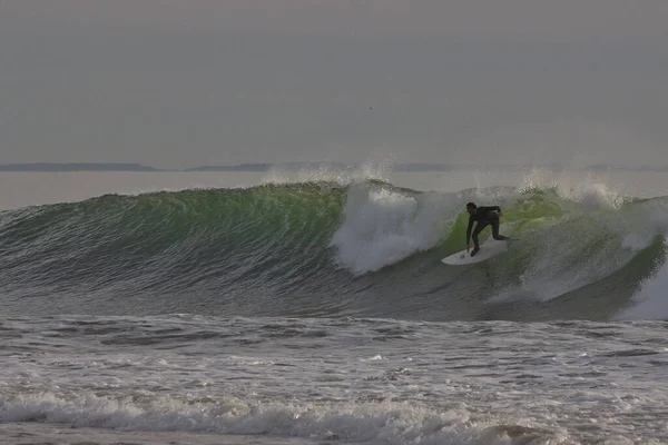 Surfe Vinterbølger Rincon Point California – stockfoto