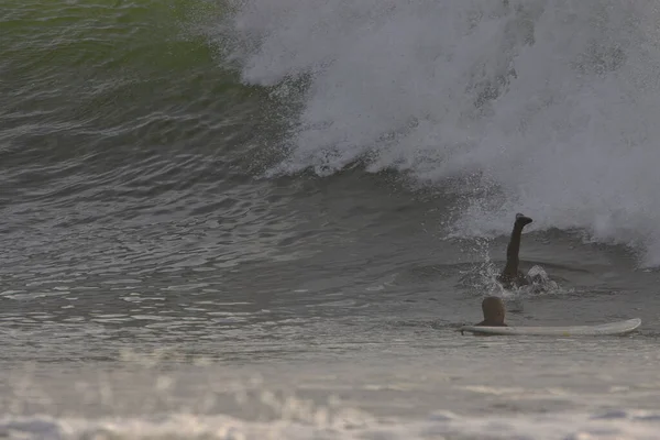 Surfer Sur Les Vagues Hivernales Point Rincon Californie — Photo